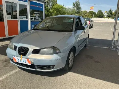 Usado Seat Cordoba Stella 100 CV (73 kW) 2003 Gris / plata Berlina