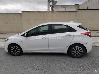 Usado Hyundai i30 Base 90 CV (66 kW) 2013 Blanco Berlina