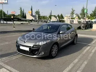 Usado Renault Mégane Dynamique 110 CV (80 kW) 2012 Gris / plata Berlina