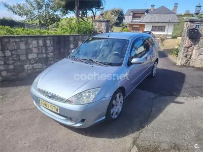 Usado Ford Focus Trend 115 CV (84 kW) 2004 Gris / plata Berlina