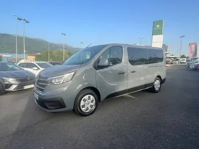 Usado Renault Trafic 110 CV (80 kW) 2023 Gris / plata Monovolumen