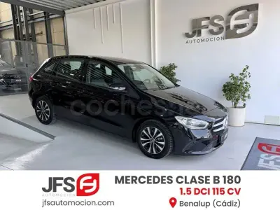 Usado Mercedes B180 116 CV (85 kW) 2020 Negro Utilitario
