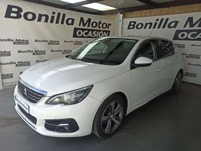 Usado Peugeot 308 Allure 131 CV (96 kW) 2020 Blanco Berlina