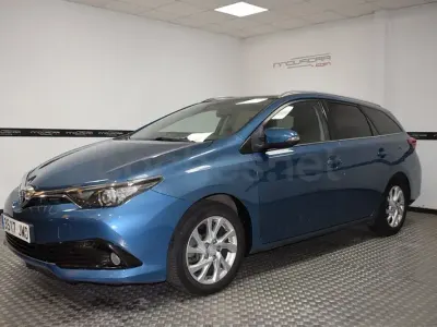 Usado Toyota Auris Hybrid 136 CV (100 kW) 2016 Azul Familiar