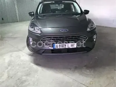 Usado Ford Kuga Titanium 120 CV (88 kW) 2021 Gris / plata SUV