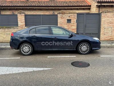 Usado Renault Laguna III Dynamique 150 CV (110 kW) 2007 Azul Berlina