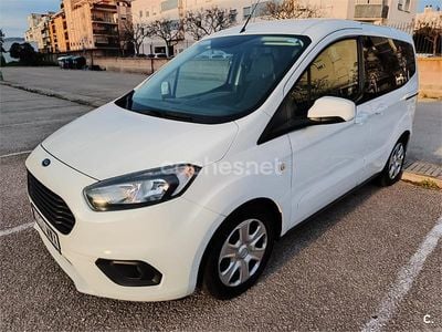 Usado Ford Tourneo Courier Trend 100 CV (73 kW) 2018 Blanco Monovolumen