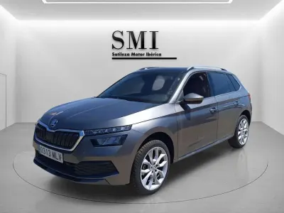 Usado Skoda Kamiq Sport 110 CV (80 kW) 2023 Gris SUV