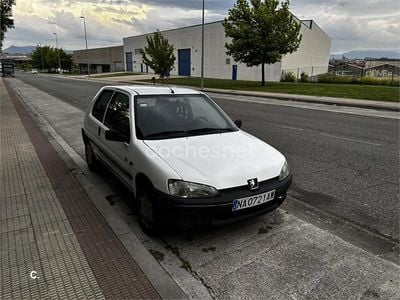 Usado Peugeot 106 58 CV (42 kW) 1998 Blanco Utilitario