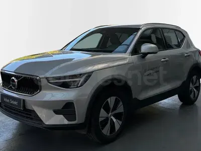 Begagnad Volvo XC40 Core 163 HK (119 kW) 2024 Grå SUV
