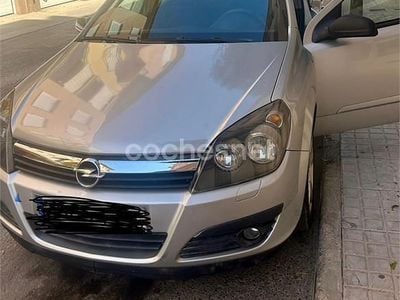 Usado Opel Astra Cosmo 100 CV (73 kW) 2006 Gris / plata Berlina