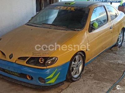 Usado Renault Mégane Coupé 90 CV (66 kW) 1997 Amarillo Coupe