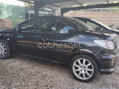 Usado Peugeot 206 CC 138 CV (101 kW) 2004 Negro Descapotable