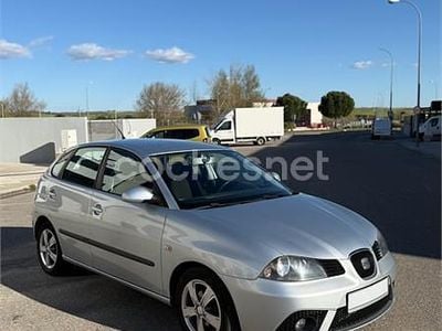 Usado Seat Ibiza Sport 100 CV (73 kW) 2007 Gris / plata Utilitario