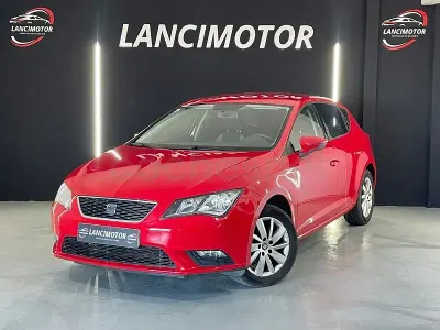 Usado Seat Leon Reference 110 CV (80 kW) 2017 Rojo Berlina