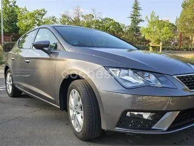 Usado Seat Leon Style Plus 110 CV (80 kW) 2017 Gris / plata Berlina