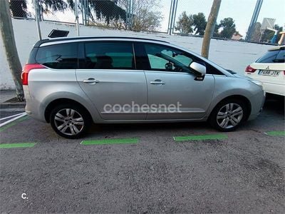 Usado Peugeot 5008 Sport 112 CV (82 kW) 2011 Gris / plata Monovolumen