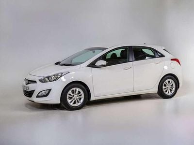 Usado Hyundai i30 101 HP (74 kW) 2015 Branco Citadino