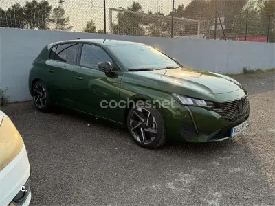 Usado Peugeot 308 Active 130 HP (95 kW) 2024 Verde Sedan