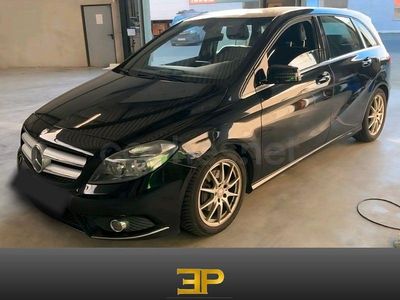 Usado Mercedes B180 122 CV (89 kW) 2013 Negro Monovolumen