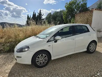 Usado Fiat Punto Easy 69 CV (50 kW) 2014 Blanco Utilitario