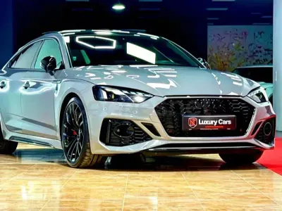 Usado Audi RS5 Sportback Competition 450 CV (330 kW) 2023 Gris / plata Berlina