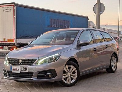 Usado Peugeot 308 SW Style 130 CV (95 kW) 2021 Gris / plata Familiar