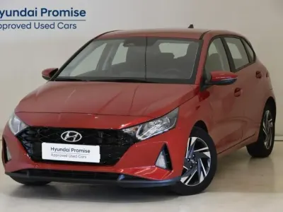Usado Hyundai i20 100 CV (73 kW) 2024 Granate Utilitario