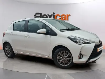 Käytetty Toyota Yaris Active 111 HP (81 kW) 2017 Valkoinen Sedan