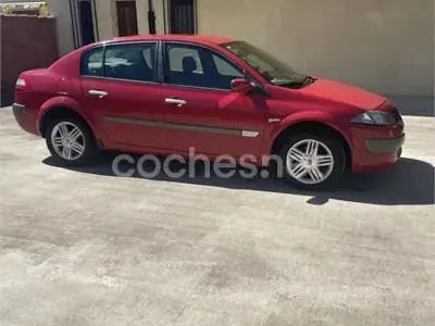 Begagnad Renault Mégane Privilege 100 HK (73 kW) 2005 Röd Sedan