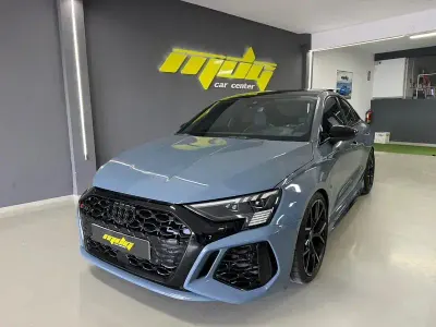 Usado Audi RS3 Premium 400 CV (294 kW) 2021 Gris / plata Berlina