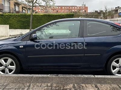 Usado Ford Focus Trend 100 CV (73 kW) 2007 Azul Berlina
