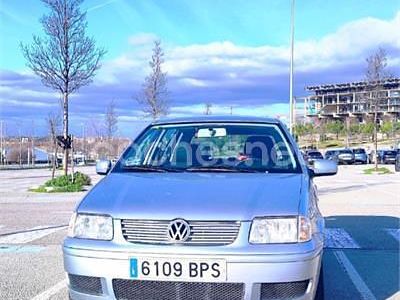 Usado VW Polo Trendline 75 CV (55 kW) 2001 Gris / plata Berlina