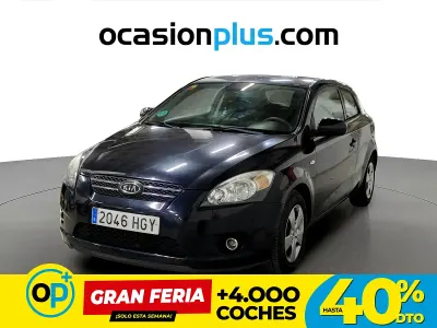 Usado Kia Ceed 90 CV (66 kW) 2011 Negro Utilitario