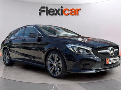 Usado Mercedes CLA180 Shooting Brake 122 CV (89 kW) 2018 Negro Familiar
