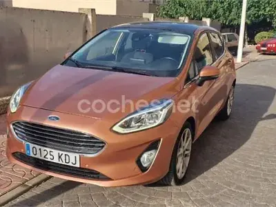 Usado Ford Fiesta Vignale 100 CV (73 kW) 2017 Naranja Utilitario
