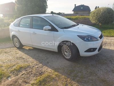 Używany Ford Focus Trend 90 KM (66 kW) 2011 Biały Sedan/Limuzyna
