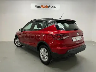 Usado Seat Arona FR 110 CV (80 kW) 2023 Granate SUV