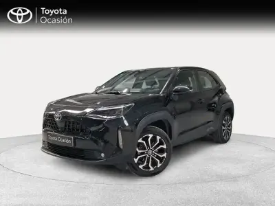 Usado Toyota Yaris Hybrid Active 116 CV (85 kW) 2022 Negro