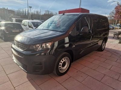 Usado Peugeot Partner S 100 CV (73 kW) 2023 Negro Monovolumen