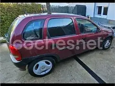 Usado Opel Corsa 60 CV (44 kW) 1999 Granate Berlina