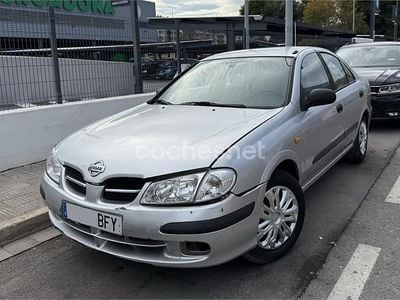 Gris / plata Usado 2002 Nissan Almera Comfort Berlina | 500 €