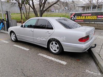Usado Mercedes E320 Avantgarde 197 CV (144 kW) 2002 Gris / plata Berlina