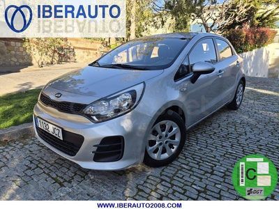 Usado Kia Rio 84 CV (61 kW) 2015 Gris / plata Berlina