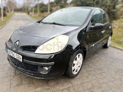 Usado Renault Clio II Dynamique 85 CV (62 kW) 2008 Negro Berlina