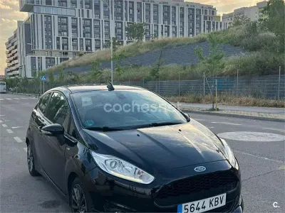 Usado Ford Fiesta 100 CV (73 kW) 2017 Negro Utilitario