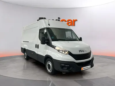 Usado Iveco Daily 156 CV (114 kW) 2023 Blanco Van