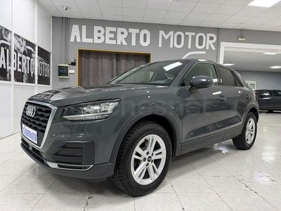 Usado Audi Q2 Advanced Plus 116 CV (85 kW) 2018 Gris / plata SUV