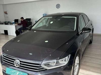 Usado VW Passat Advance 120 CV (88 kW) 2018 Negro Berlina