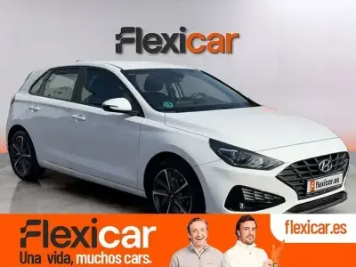 Usado Hyundai i30 120 CV (88 kW) 2021 Blanco